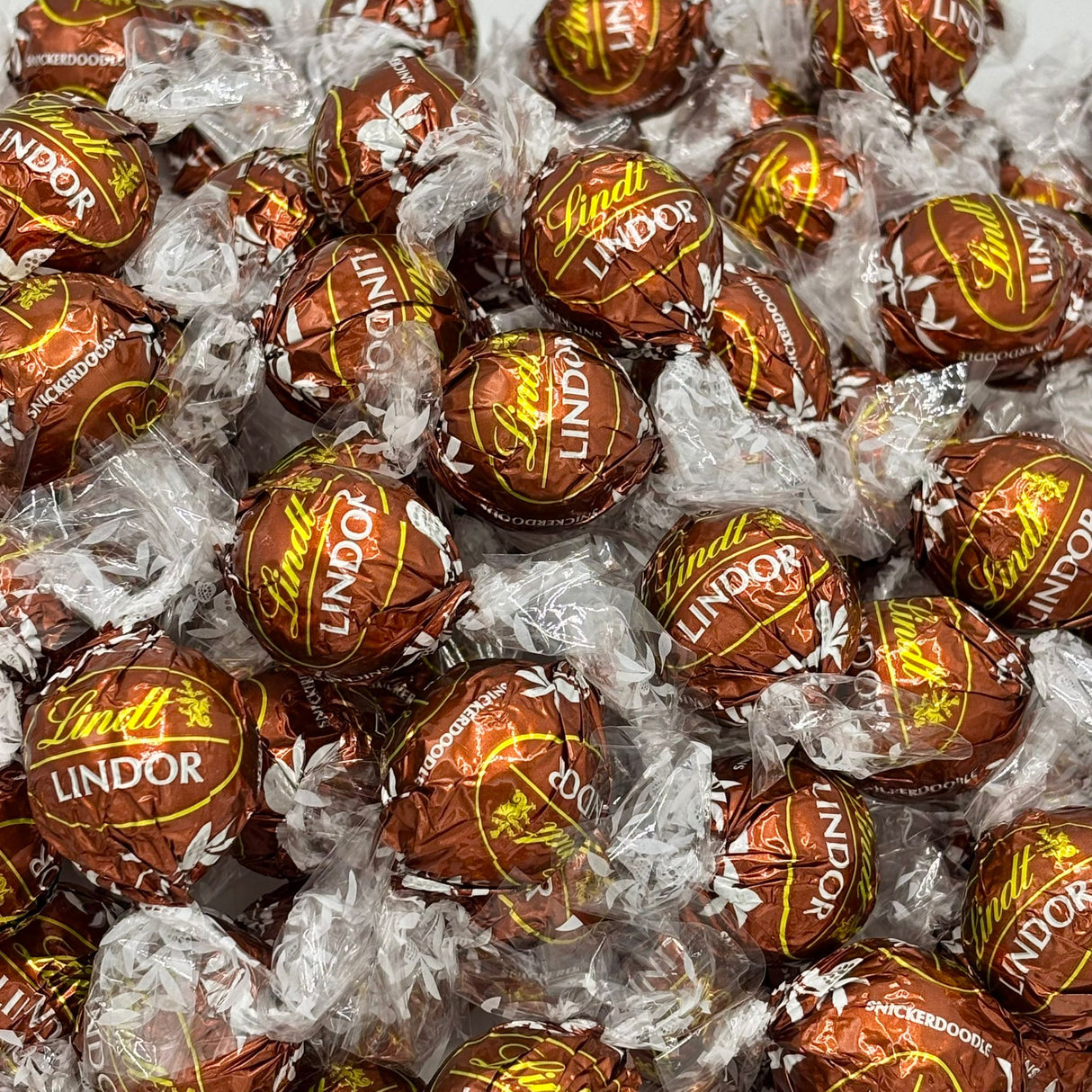 Lindt LINDOR Snickerdoodle White Chocolate Truffles – Bulk Value Bag